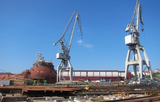 La dirección de La Naval propone al comité de empresa concluir el cablero en construcción fuera del astillero