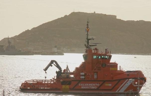 Rescatadas dos embarcaciones en aguas del Estrecho con 20 personas a bordo, una de ellas embarazada