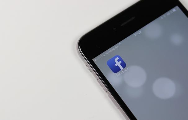 Facebook dejará sin acceso a publicidad a las Páginas que compartan noticias identificadas como falsas