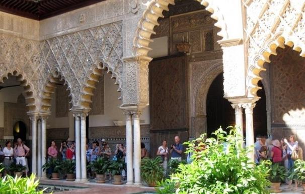 Gobierno valorará incrementar la dotación policial en Alhambra y monumentos