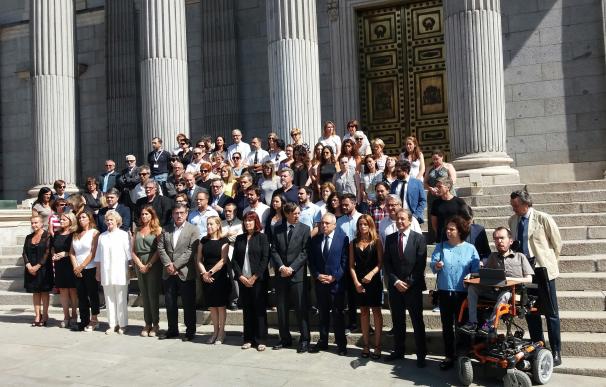 El Congreso guarda un minuto de silencio en memoria de las víctimas de los atentados de Barcelona y Cambrils