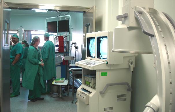 Pacientes de aneurisma de aorta han sido intervenidos en el Clínico con una técnica que mejora su recuperación