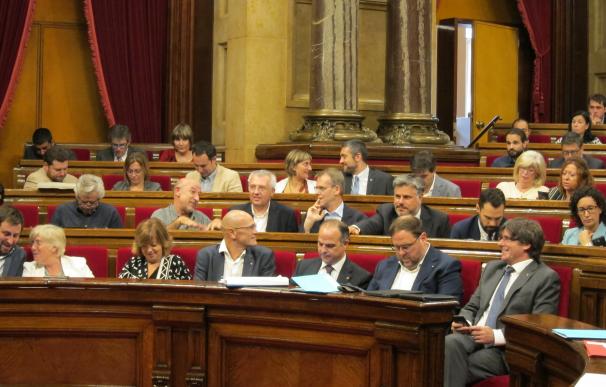 Puigdemont avala la tramitación de la ley del referéndum y acusa al TC de "golpe de Estado"