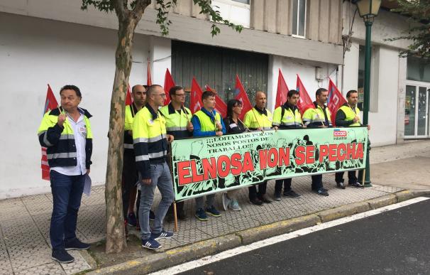 Trabajadores de Elnosa denuncian ante el Parlamento que el BNG "quiere cerrar" su empresa y reprueban al "sátrapa" Lores