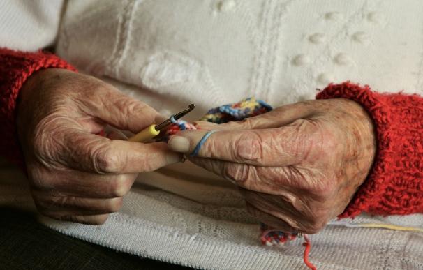 La Diputación de Barcelona organiza grupos de apoyo emocional a cuidadores en 72 municipios