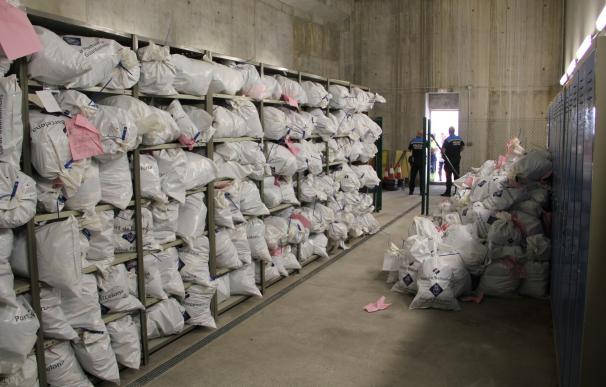El Puerto de Barcelona destruye 15.000 productos del 'top manta' decomisados desde 2016