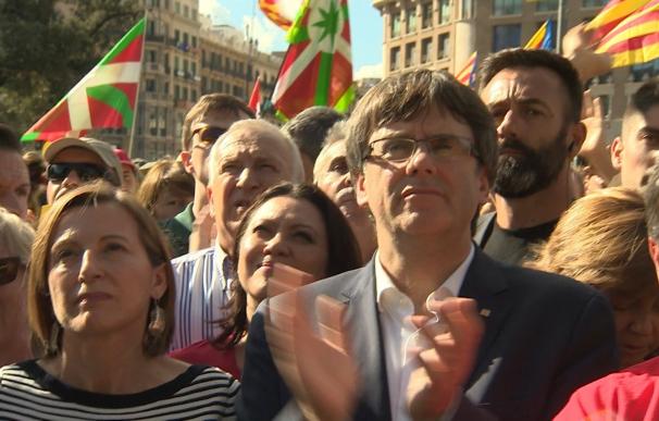 Puigdemont cree que "no está muy lejos" que los barceloneses puedan votar y sigue dispuesto a hablar con Rajoy