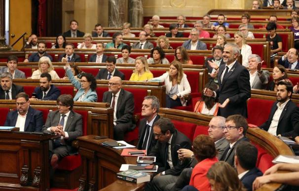 Cataluña lanza una ruptura esperpéntica que activa todos los resortes del Estado