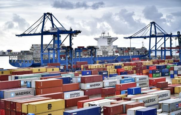 El déficit comercial sube un 40,7% hasta junio tras un nuevo récord en exportaciones e importaciones