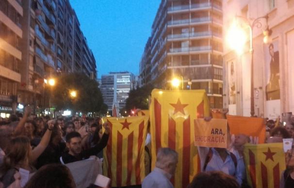 Cientos de personas reivindican en València "libertad y democracia" para Cataluña