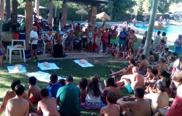 La Unidad de Urgencias Sur de Córdoba forma a unos 200 bañistas en situaciones cotidianas de emergencia