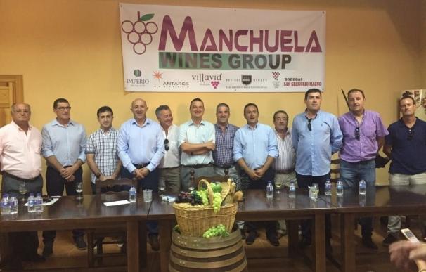 Martínez Arroyo augura una de las vendimias "con mejor precio" en la constitución de la cooperativa Manchuela Wine Group
