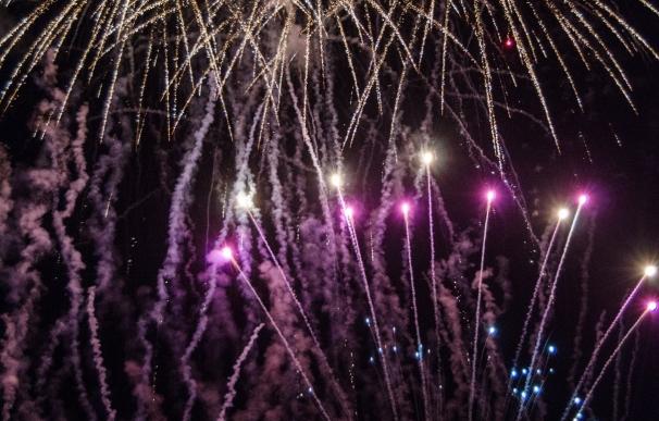 Diablos, medusas y flores cubrirán esta noche la ciudad con 33.500 unidades de artificios pirotécnios