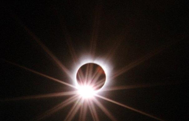 Astrónomos de la UCM retransmitirán en directo el eclipse total de sol de este lunes