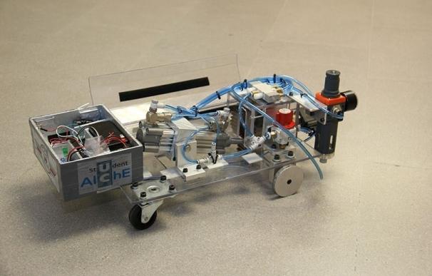 Estudiantes de la UC crean un prototipo de vehículo impulsado por reacción química