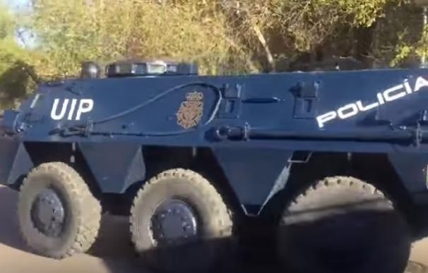 La policía adquiere un blindado del Ejército para usarlo como bolardo móvil
