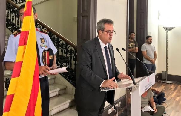 El consejero catalán de Interior dice que no ha querido "hacer política" con las víctimas y pide no polemizar