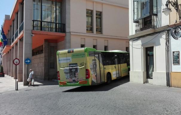 La delegada de Fomento visita la Estación de Autobuses con escolares por la Semana de la Movilidad