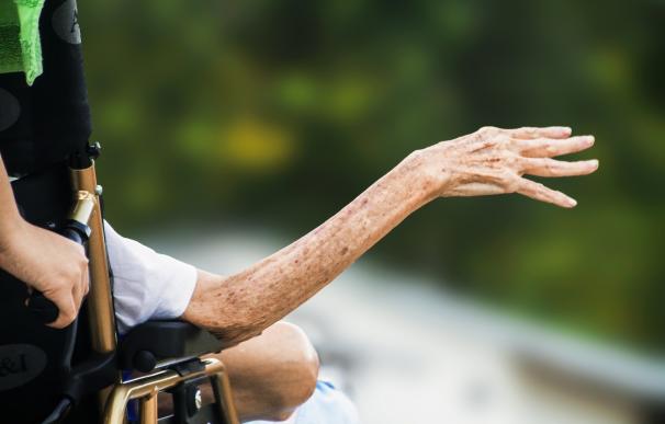 Más de 125 profesionales sanitarios aragoneses se formarán para detectar el maltrato en ancianos