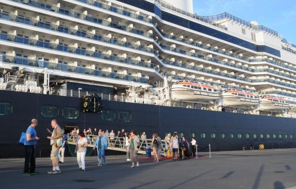 El buque de cruceros Koningsdam vuelve este domingo a Huelva con más de 2.600 pasajeros