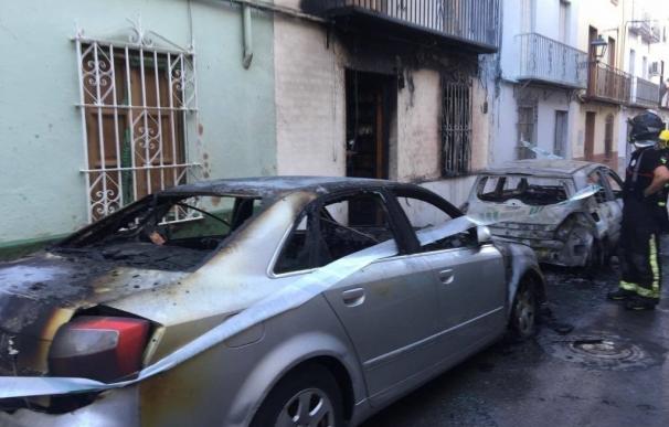 Detenido el presunto autor del incendio en dos vehículos en Torredelcampo que afectó a una vivienda