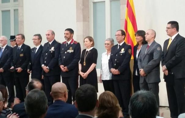 Puigdemont reivindica el papel de los servidores públicos y del "voluntariado"