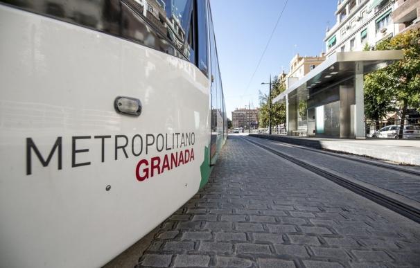 El metro de Granada culminó su primer día de servicio con 23.500 usuarios y sin incidencias relevantes