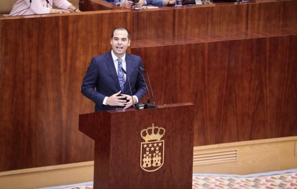 Cs dice que "España no se defiende con un pin" de la bandera e insta a PP a apoyar la moción de censura a Puigdemont