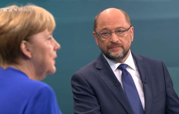 Schulz defiende romper las negociaciones de adhesión de Turquía a la UE en su debate con Merkel