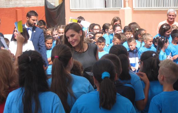 La Reina abre el curso con una visita al CEIP San Matías (Tenerife), modelo de integración con la comunidad