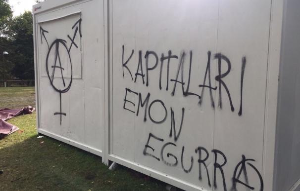 Realizan pintadas en la txosna de los socialistas de Eibar por segundo día consecutivo