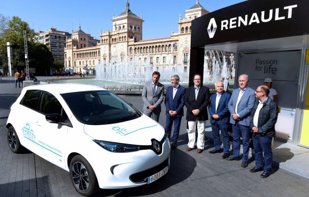 Renault entrega al Ayuntamiento de Valladolid un ZOE eléctrico con autonomía de 400 kilómetros que conducirá el alcalde