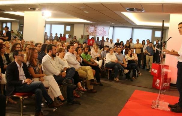 Pedro Sánchez se compromete a "romper cristales por Extremadura" y a que en Madrid se hable de que "necesita un AVE"