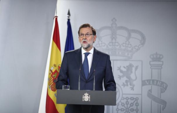 Rajoy recurre el referéndum y pide al TC que avise a alcaldes y cargos de la Generalitat de que deben impedirlo