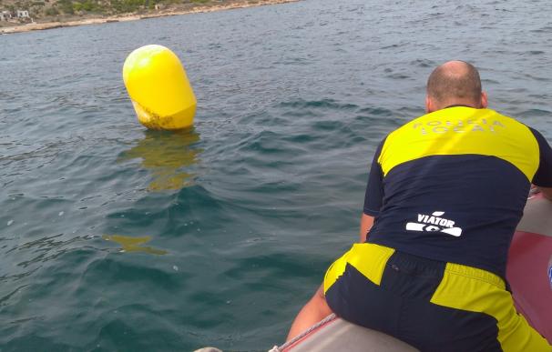 Rescatado un bañista que se agarró exhausto a una boya frente a la línea de costa de Santa Pola