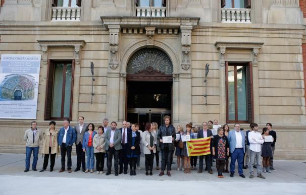 El Parlamento de Navarra expresa su "rechazo y alarma" por "la intervención de la autonomía catalana"