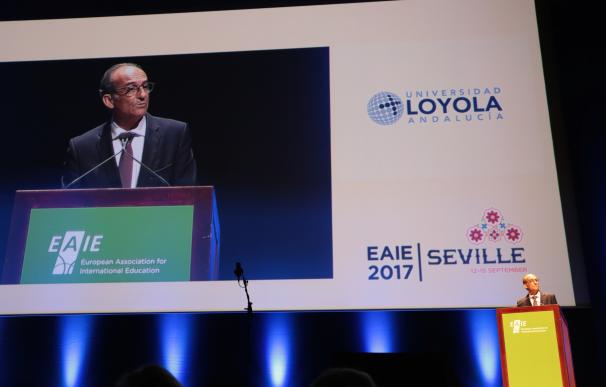 El rector de Loyola Andalucía valora la educación como respuesta a retos globales en la clausura del EAIE 2017