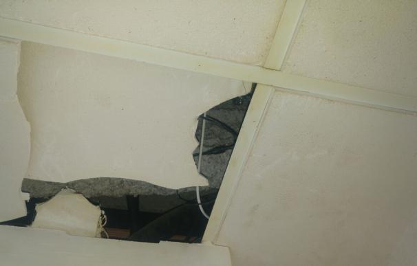 Denuncian la aparición de una cámara oculta en el falso techo del cuarto de descanso del personal de cafetería del CHUS