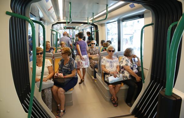 Cerca de 20.000 viajeros usan el metro en su primer día de entrada en servicio comercial