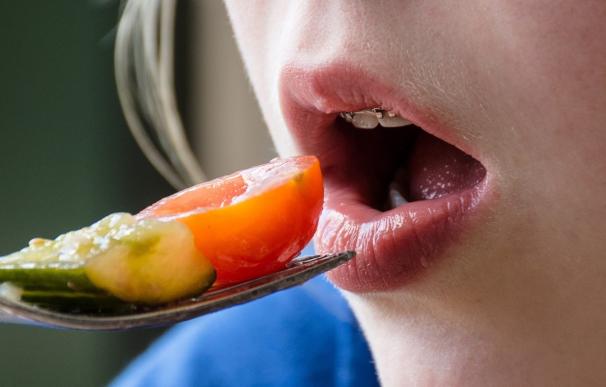 Los niños con obesidad comen casi la mitad de frutas, verduras y hortalizas que se recomiendan por semana