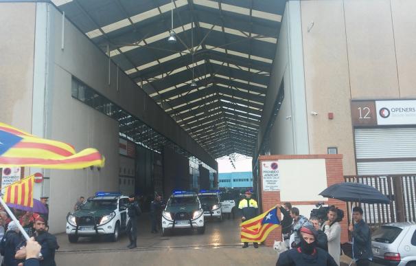 La Guardia Civil eleva a millón y medio la propaganda intervenida tras decomisar 113.000 carteles en Sabadell