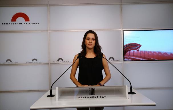 Arrimadas pide al PP que recapacite tras su negativa a apoyar una moción de censura contra Puigdemont