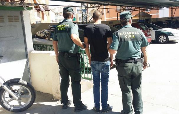 Prisión para los dos jóvenes acusados de agredir a un anciano para robarle en su casa de Torres