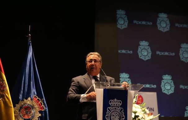 Zoido subraya la labor "intachable" de la Policía para hacer cumplir la ley