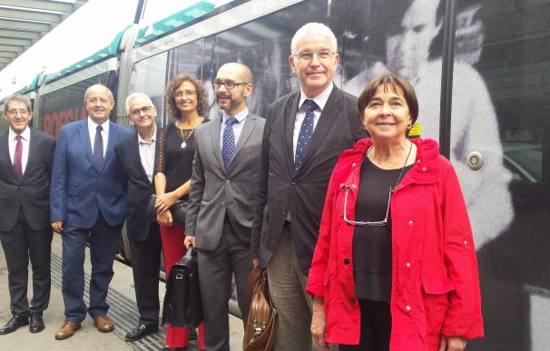 Tram difundirá exposiciones de cinco museos de Barcelona rotulando un tranvía y en canales propios