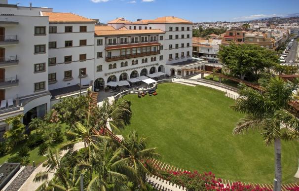 Los turistas alojados en hoteles de cinco estrellas en Tenerife crecen un 6,8% en agosto