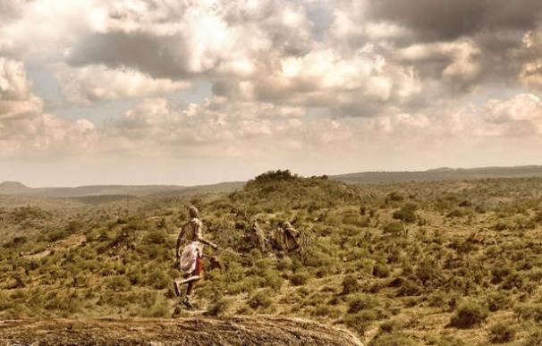 La fotografía de un hombre samburu en Kenia, de Timo Heiny, premio 2018 de Survival International