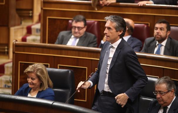 De la Serna acusa a Podemos de rechazar el AVE en Navarra pero exigirlo en Murcia porque ahí gobierna el PP