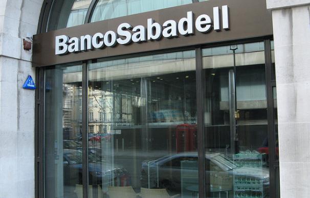 Sabadell rebota un 5% avalado por la falta de credibilidad del referéndum