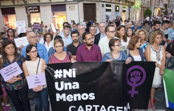 Cientos de personas se concentran en Cartagena contra la violencia machista